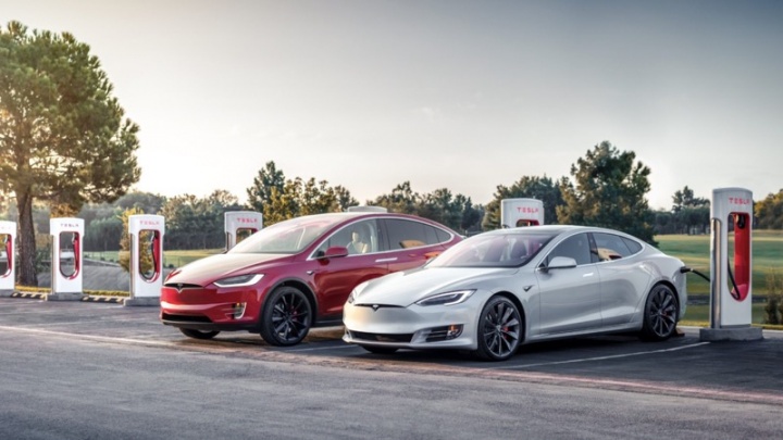 Tesla Supercharging carregamentos gratuitos