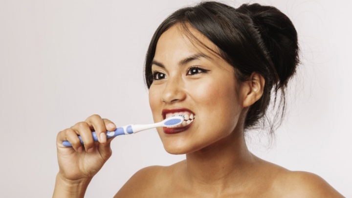 Lavar os dentes também poderá vir a ser uma tarefa da tecnologia inteligente - IMAGEM: Freepik