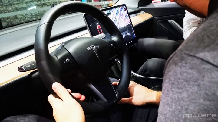 Autopilot Tesla Model 3 europa desligado