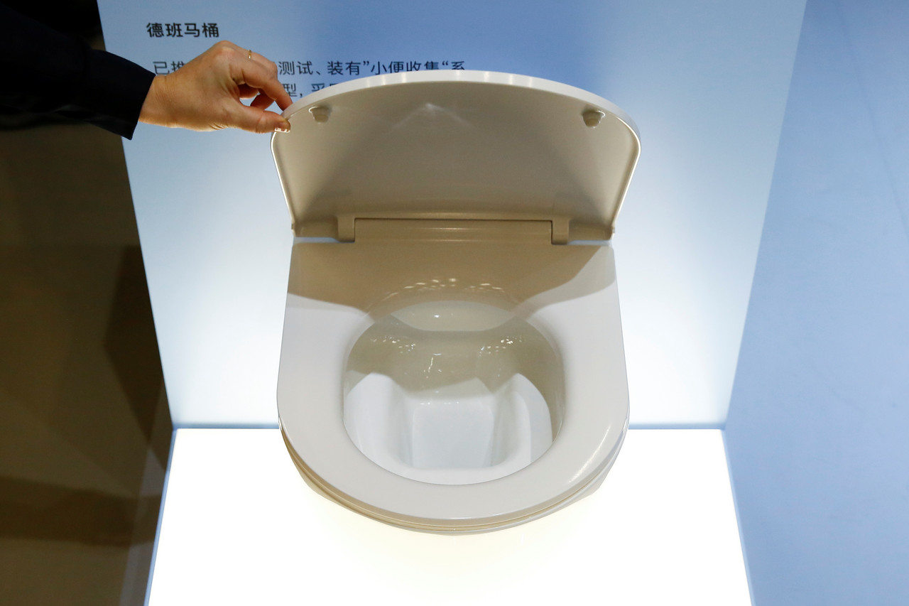 Há uma sanita que transforma urina em água potável e fezes em cinzas