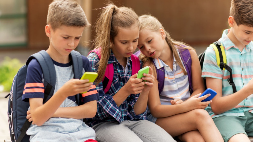 Nas Escolas António Alves Amorim os alunos não podem usar telemóvel… e tudo melhorou!