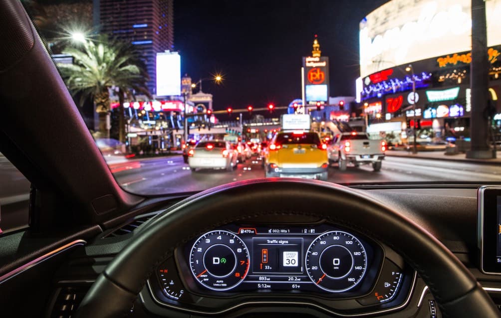 Audi: Veículos vão ligar-se a semáforos e ter informação no painel