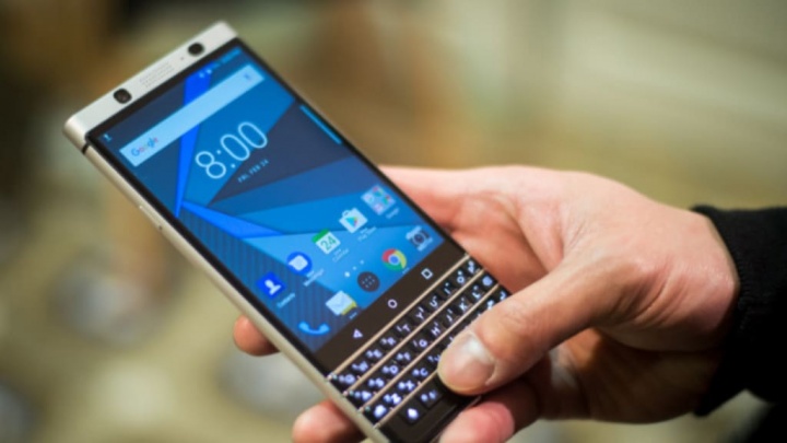 BlackBerry smartphones dobráveis Android