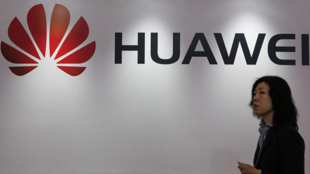 Huawei admite que China obriga empresas a trabalhar com o Governo