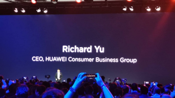 Huawei P30 Android smartphone event presentation