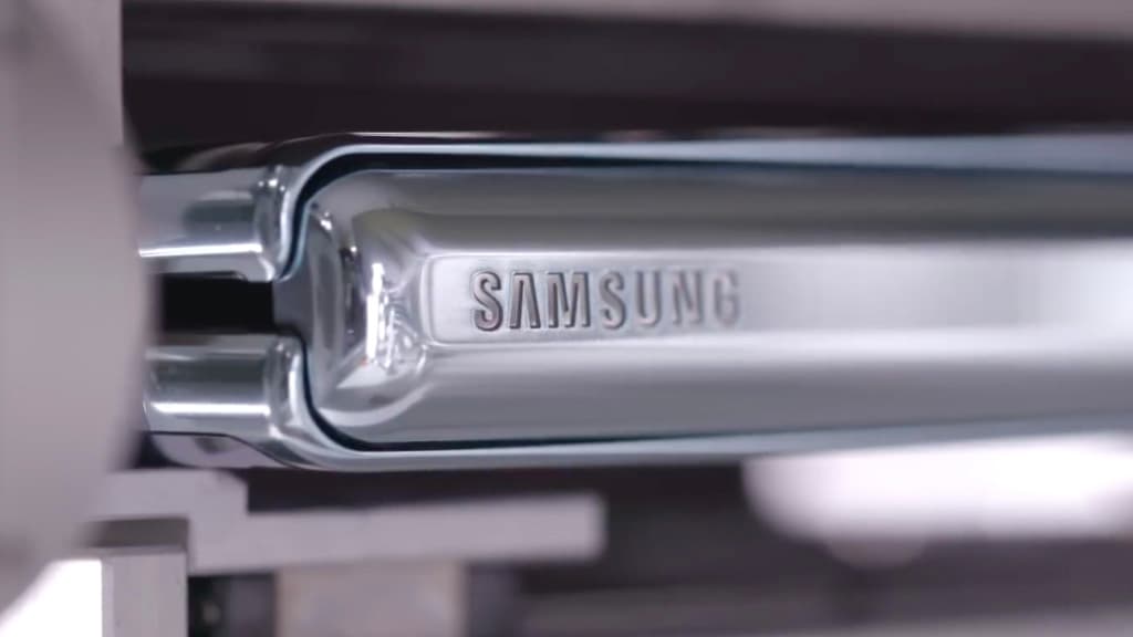 Não é uma aula de aeróbica, é o teste físico ao Samsung Galaxy Fold
