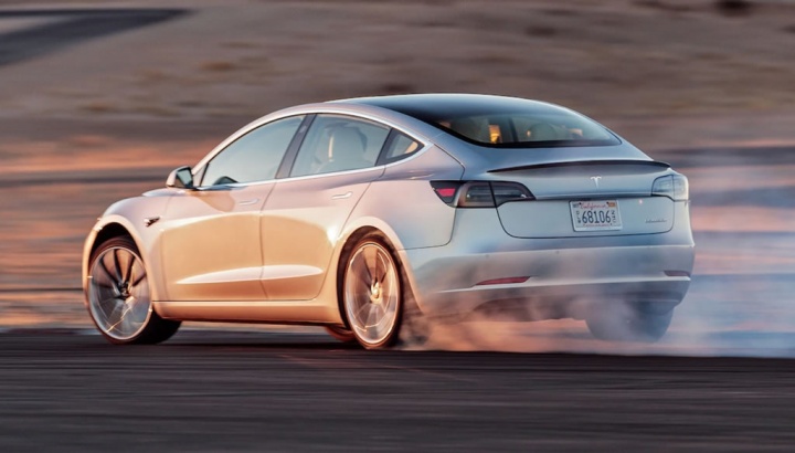 Imagem Model 3 da Tesla com nova atualização de firmware