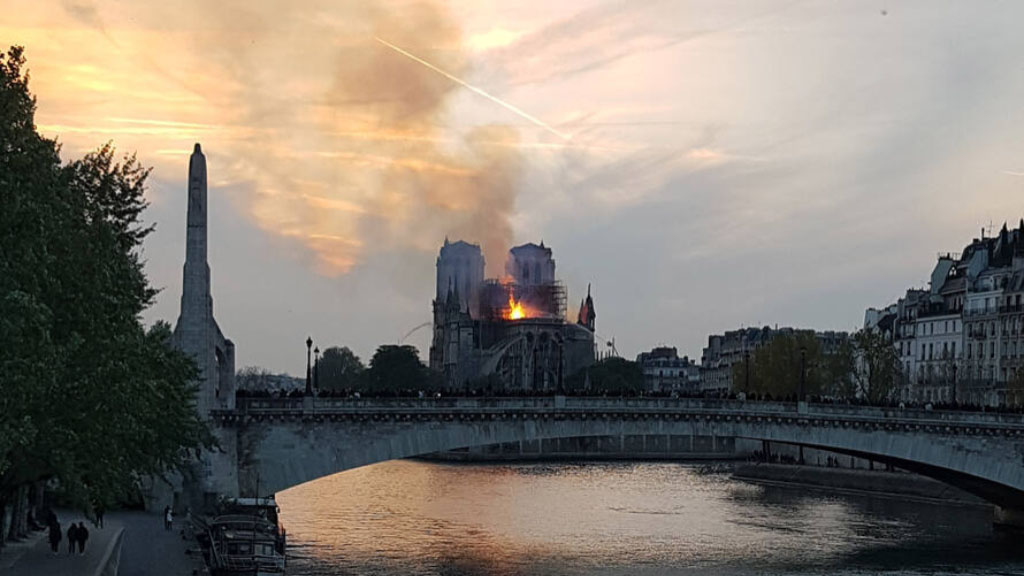 Catedral de Notre Dame de Paris será reconstruída com o apoio da Apple