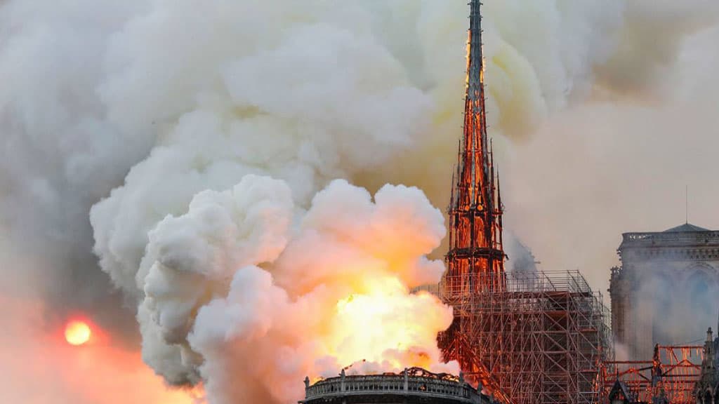 YouTube associou Catedral de Notre Dame de Paris ao 11 de setembro