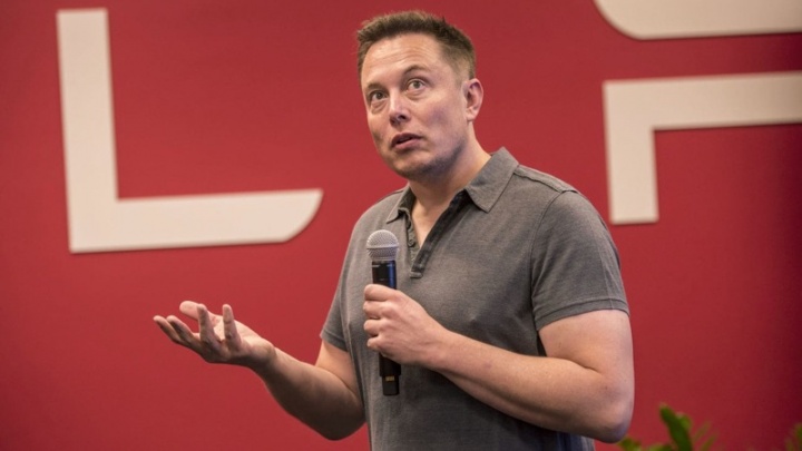 Elon Musk Tesla ordenado 2018 dinheiro