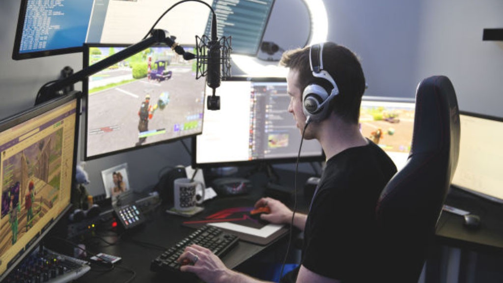 50 mil dólares por hora porque convence as pessoas a comprar os jogos