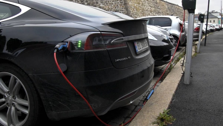 Imagem com cada vez mais carros elétricos na Noruega