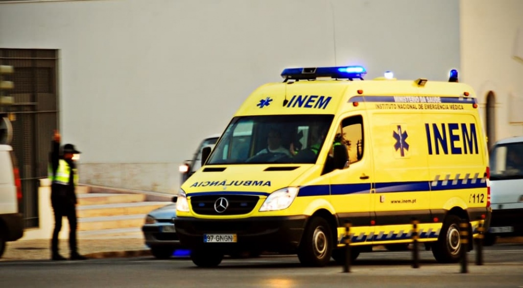 Quando ligar SNS 24 (808 24 24 24) ou INEM (112)?