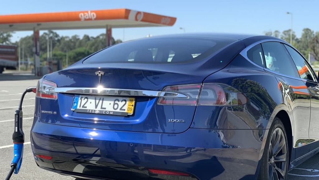Alemanha insiste que os carros elétricos poluem mais que a diesel ou a gasolina