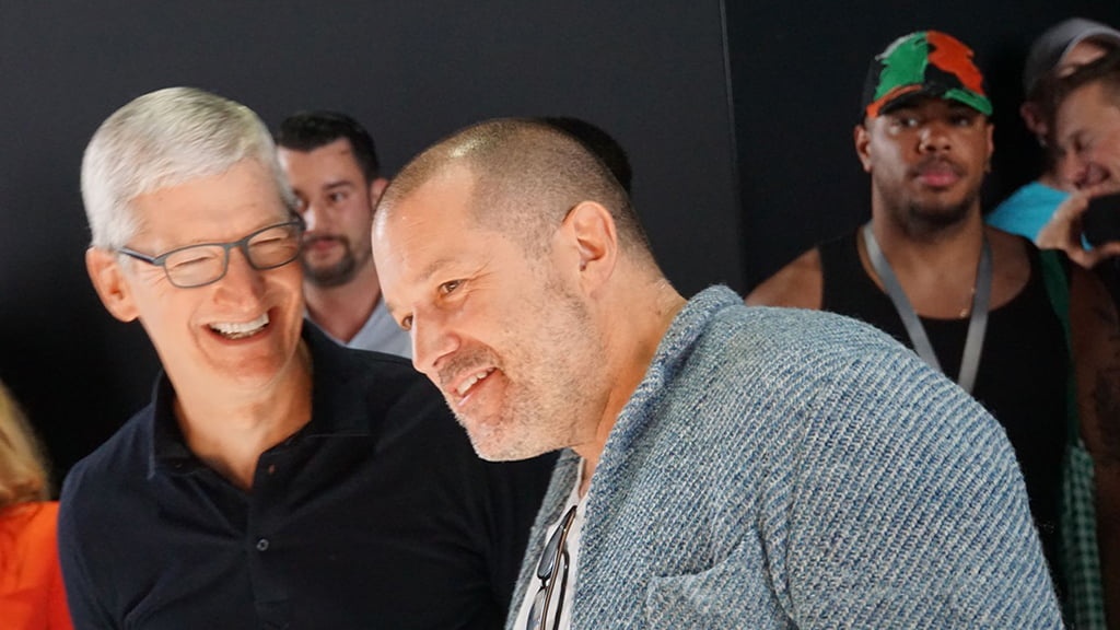 Apple: Tim Cook apelida de “absurda” a narrativa em torno de Jony Ive