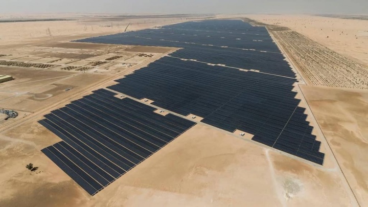 Emirados Árabes Unidos central solar planeta energia“ width=