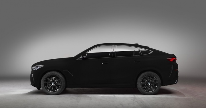 BMW X6 - O carro mais preto alguma vez visto