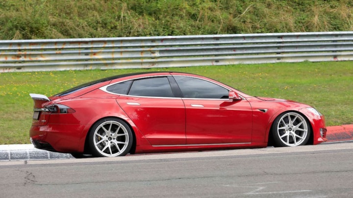 Tesla Model S Plaid “hackeado” atinge os 348 km/h [vídeo]