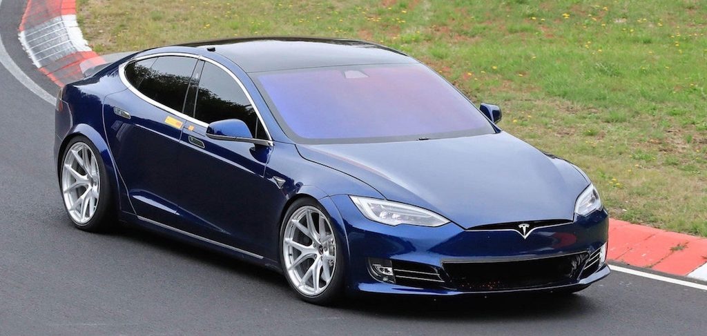 Tesla Model S Plaid já faz tempos mais rápidos do que o Porsche Taycan em Nürburgring