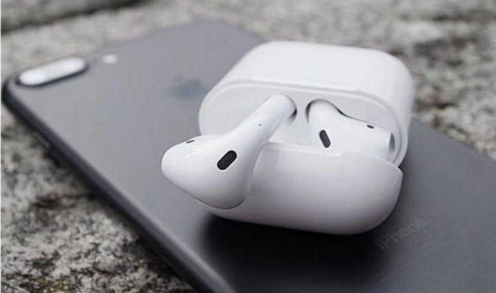 AirPods iPhone Apple