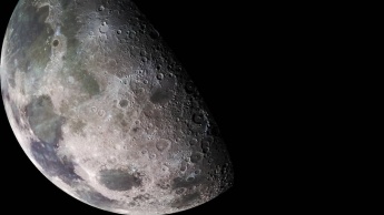 Imagem da superfície da lua que esconde metais preciosos