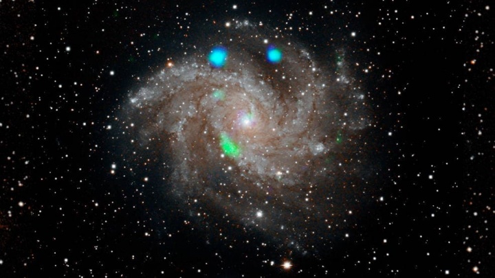 Imagem da NASA que mostra luz visível da galáxia Fireworks (NGC 6946) 