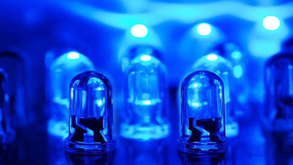 Exposição prolongada a luz LED azul pode acelerar o envelhecimento