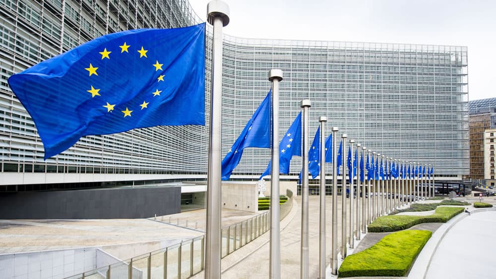 Tribunais da UE podem obrigar o Facebook a remover comentários ilegais