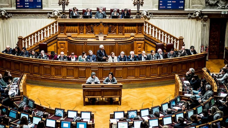 Portáteis para deputados custam o dobro dos que vão para a polícia