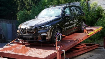 BMW responde à Cybertruck da Tesla com o seu próprio carro blindado