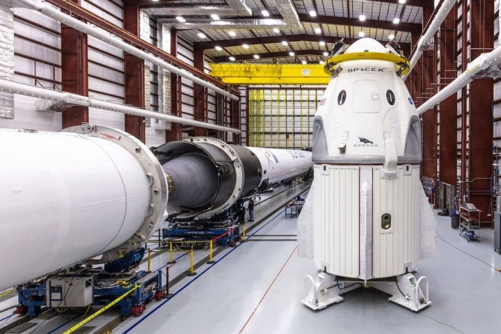 SpaceX efetuou vários testes bem sucedidos aos paraquedas da Crew Dragon