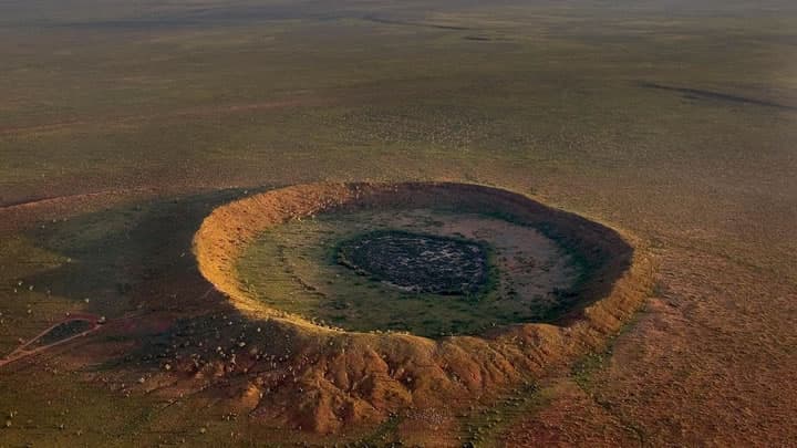 Terra é atingida por grandes meteoritos a cada 180 anos