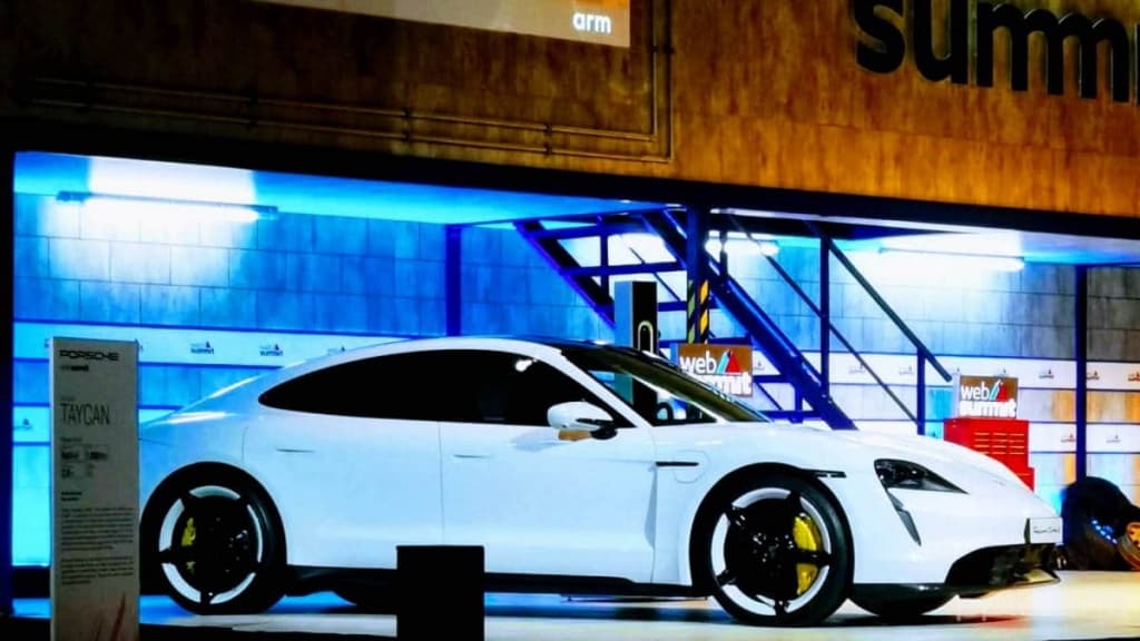 Bill Gates preferiu um Porsche Taycan a um Tesla e Elon Musk não gostou nada