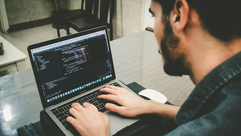 É programador? Emirados Árabes Unidos oferecem-lhe visto gold