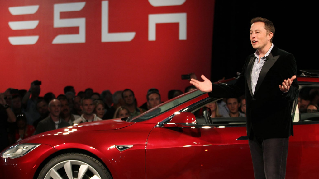 Os Teslas poderão vir a falar com as pessoas, diz Elon Musk