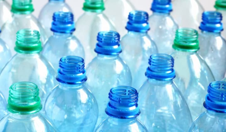 Imagem de garrafas de plástico