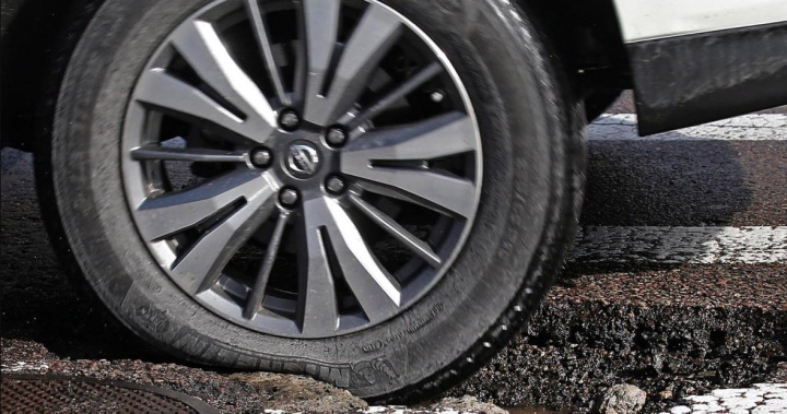 Rebentou um pneu na estrada quando passou num buraco?