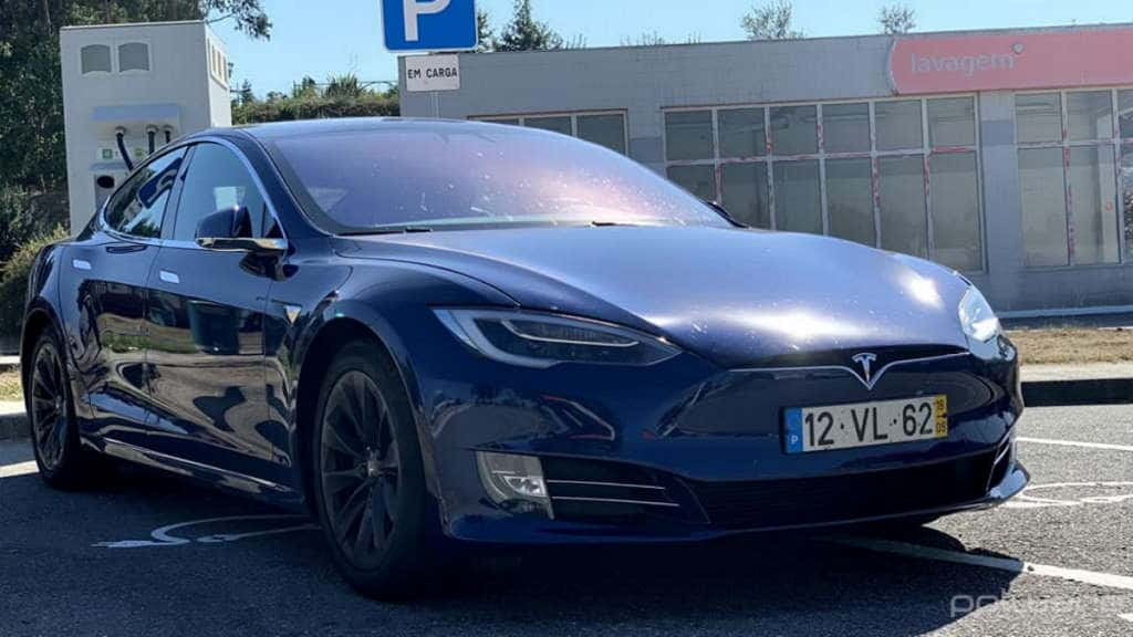 Tesla obrigada a recolher milhares de carros elétricos para resolver problema de suspensão