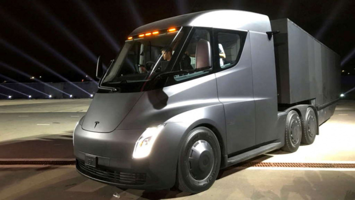 Tesla Semi camião trânsito veículos