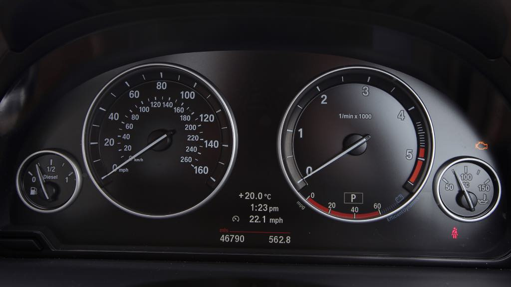 Carro usado? Como saber se tem os quilómetros “martelados”