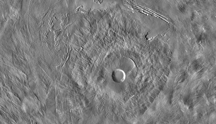 Imagem do solo marciano para estudar o buraco no planeta
