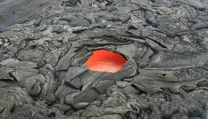 Imagem poços de lava em Marte e a claraboia 