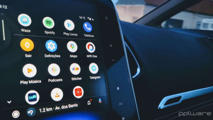 Google Maps Android Auto smartphone