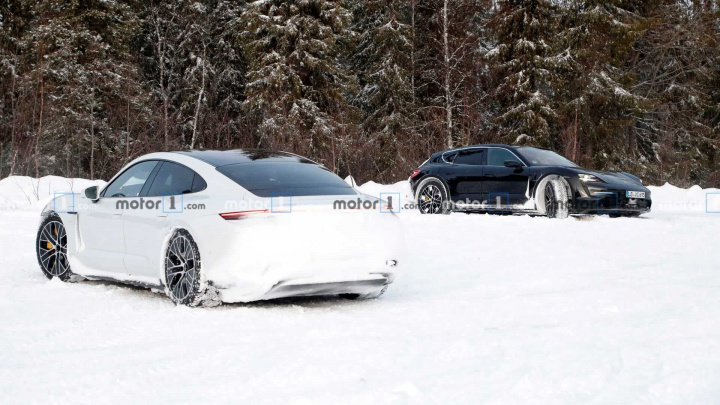 Imagem Porsche Taycan Cross Turismo em testes na neve