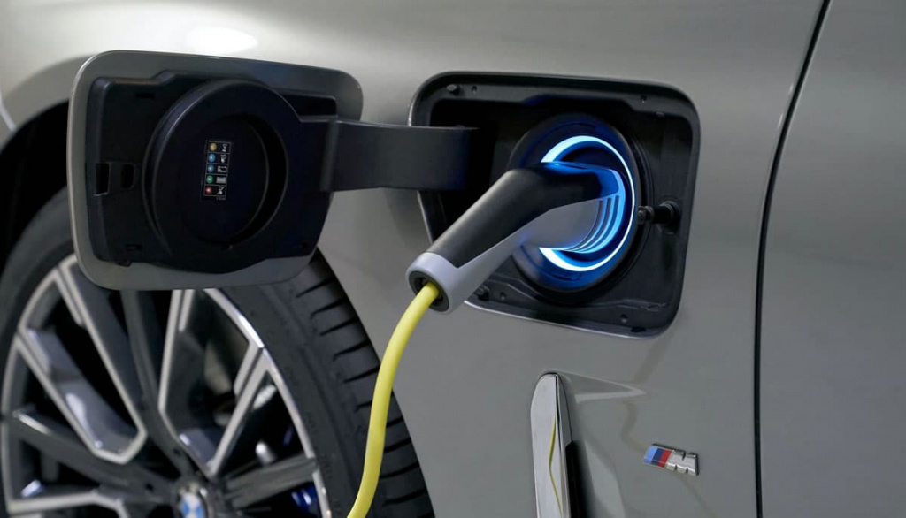 Fabricantes pedem ao governo para tirar o IVA dos carros elétricos