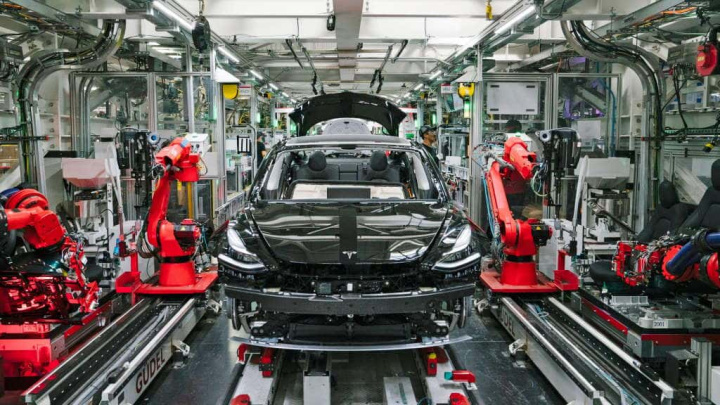 Elon Musk Tesla fábrica Freemont COVID-19
