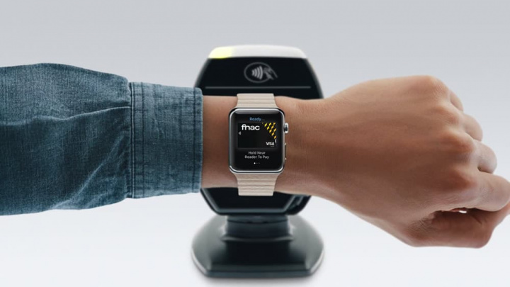 Imagem pagamento na FNAC com Apple Watch e Apple Pay