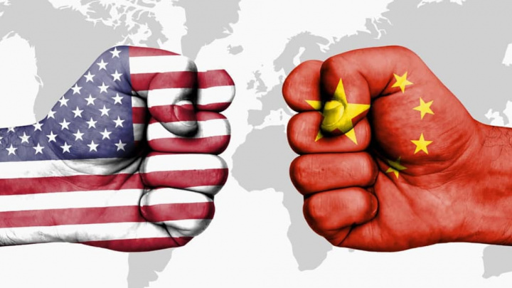 Imagem ilustração guerra comercial EUA versus Huawei