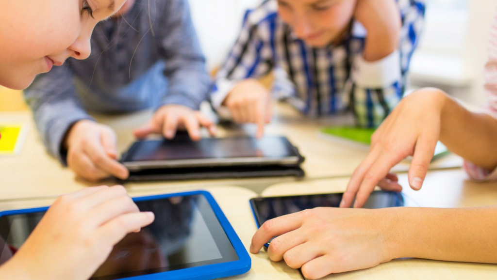 ATL abrem amanhã! Crianças podem levar tablets e telemóveis mas…