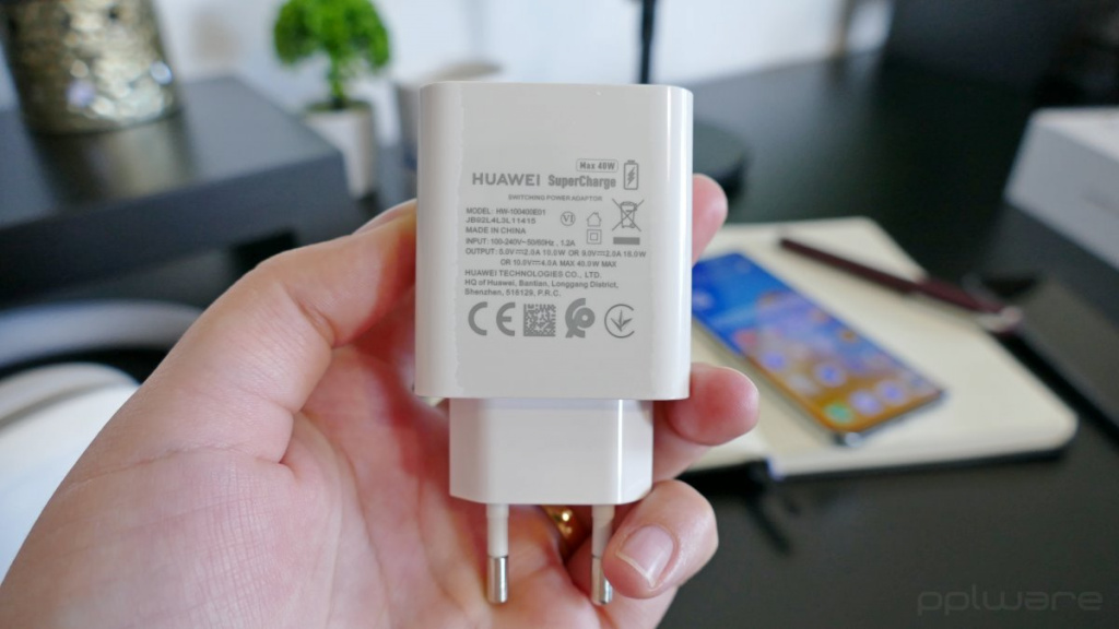 Huawei também deverá retirar o carregador dos seus smartphones da caixa